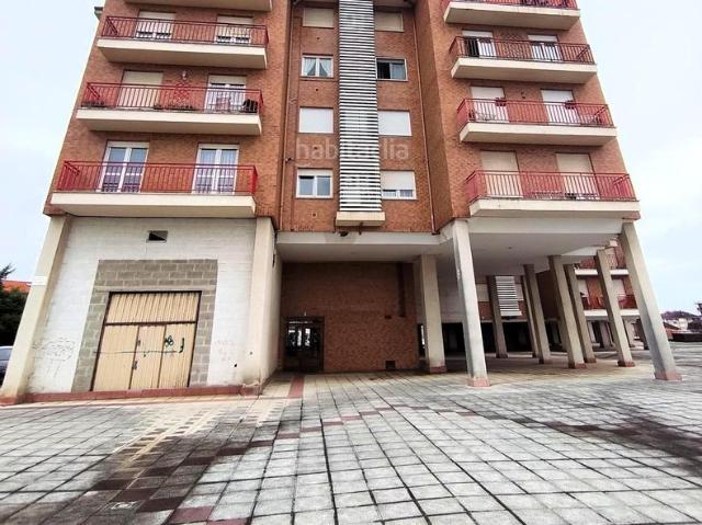 Piso en venta en Camargo, Muriedas. Apartamento de una habitacion trastero que se puede unir a la vivienda garaje cerrado. Pisos.