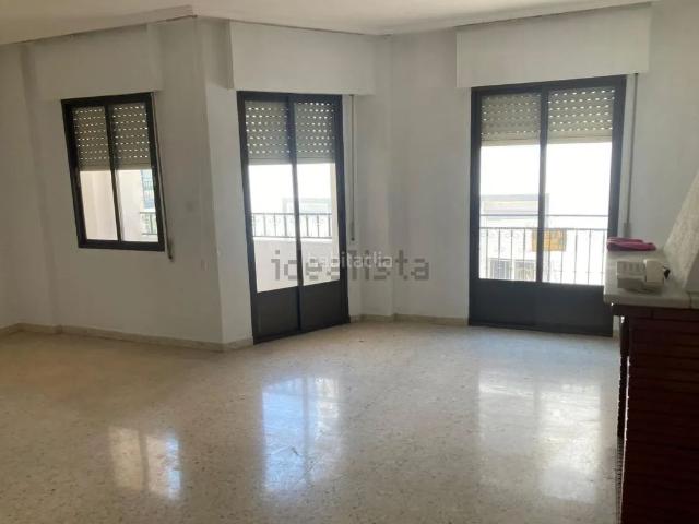 Piso en venta en Cambil. Pisos.