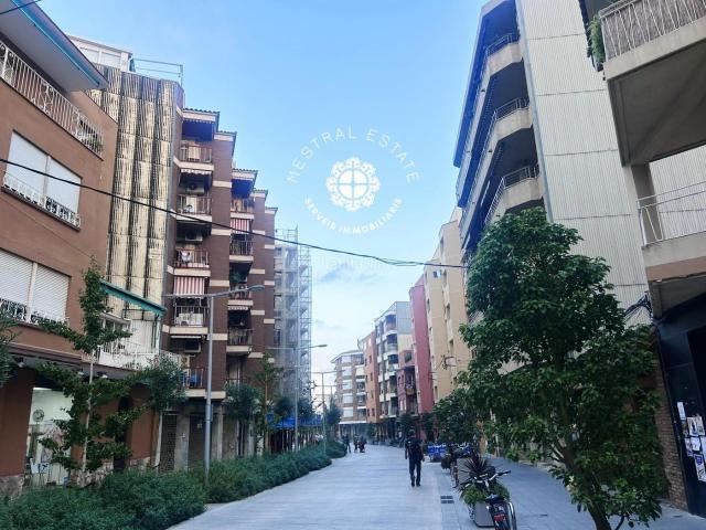 Piso en venta en Cambrils, Port Horta de Santa Maria Costa Dorada. Se vende precioso piso de cinco habitaciones en la Rambla de Cambrils. Pisos.