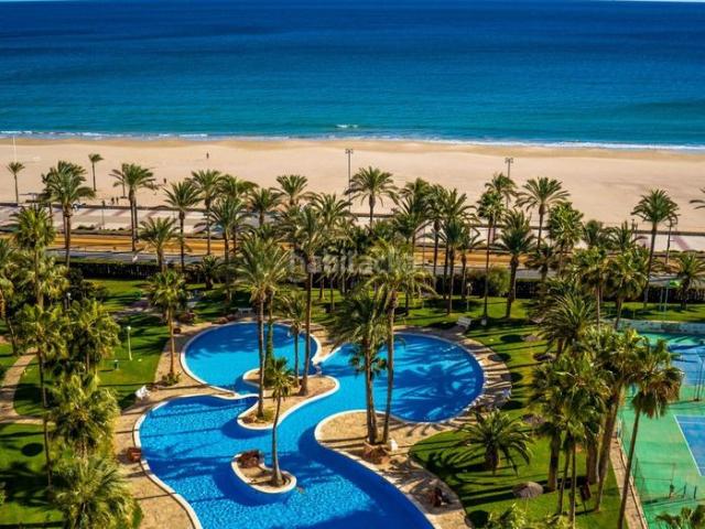 Piso en venta en Campello el, Playa Muchavista. Exclusiva vivienda en primera línea de mar en El Campello amplitud, privacidad y vistas incomparables. Pisos Campello.