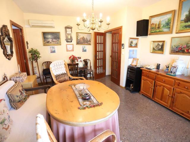 Piso en venta en Campo de Criptana. SE VENDE PISO DE 3 DORMITORIOS, SALÓN COMEDOR, COCINA INDEPENDIENTE CON LAVADERO, TERRAZA Y ASCENSOR. Pisos Campo de.