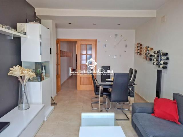 Piso en venta en Campo de Criptana. Tu nuevo hogar te espera! Vivienda de Protección Oficial VPO de 90 m con piscina, garaje y trastero. Pisos Campo de.