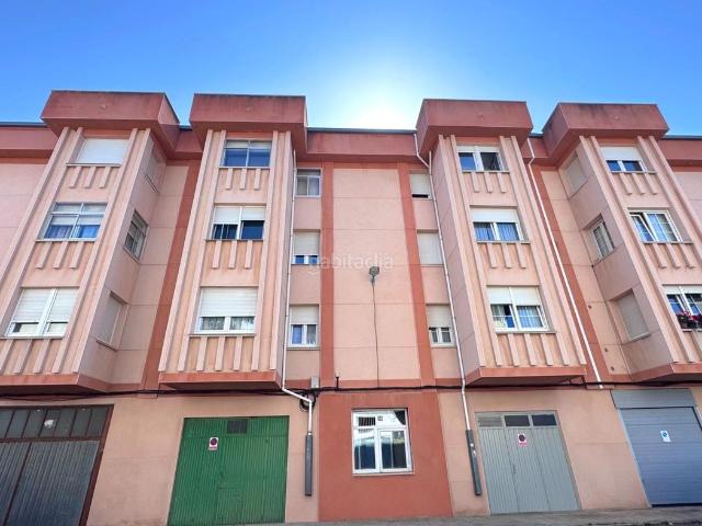 Piso en venta en Campoo de Enmedio. PARA REFORMAR! Espacioso piso de 3 hab. con garaje cerrado a 5 min de Reinosa Matamorosa. Pisos Campoo de.