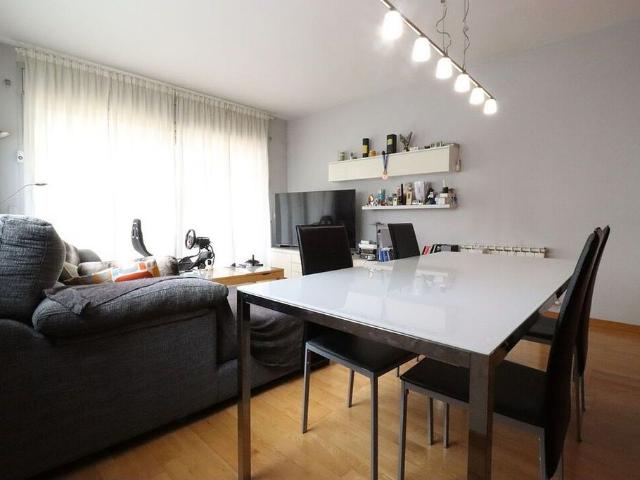 Piso en venta en calle Sant Jordi, Canovelles, de 86 m² 4 habitaciones por 120.000