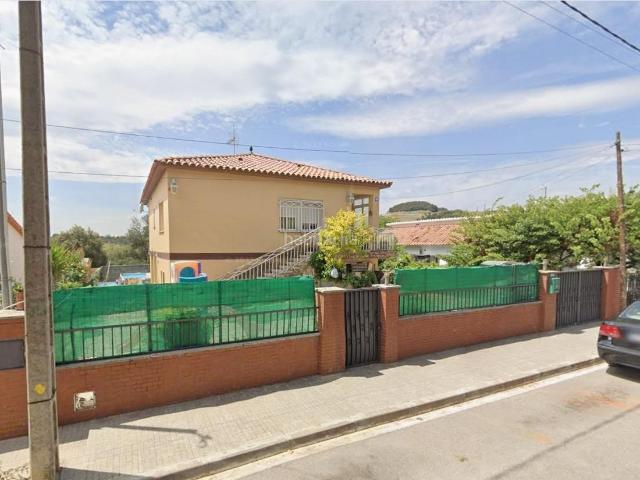 Piso en venta en Cànoves i Samalús. Se vende piso en Cesión de Remate en Urbanización Montseny 157 de Cànoves i Samalús Barcelona. Pisos Cànoves i.