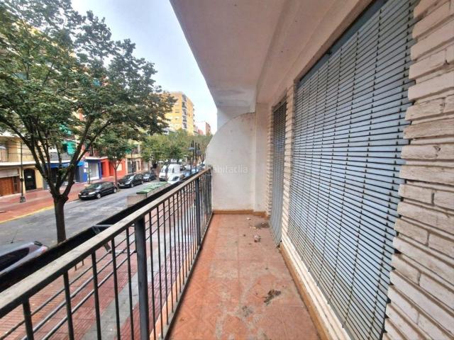 Piso en venta en Canals. CENTRICO PARA REFORMAR COMPLETAMENTE A TU GUSTO. Pisos.