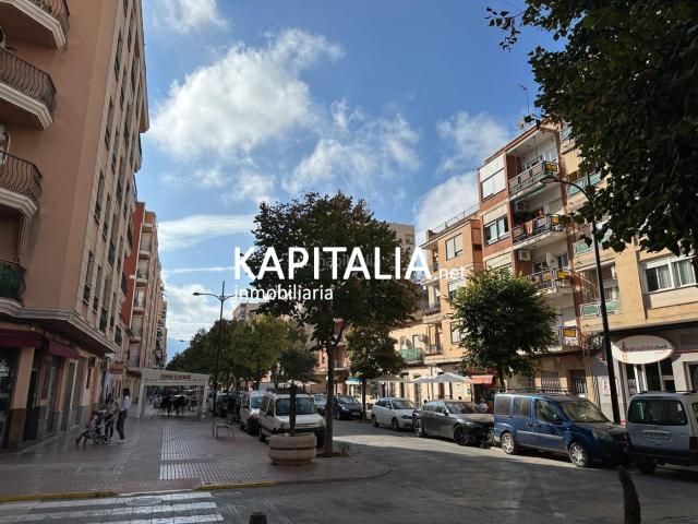Piso en venta en Canals. Piso en VENTA en el centro de Canals con ascensor, balcón y 3 habitaciones. Pisos.