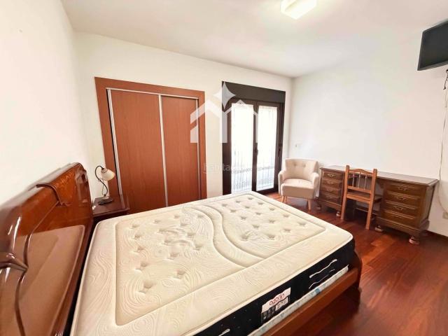 Piso en venta en Cangas, Cangas Pueblo. VIVIENDA AMPLIA CON TERRAZA Y GARAJE, CANGAS. Pisos.