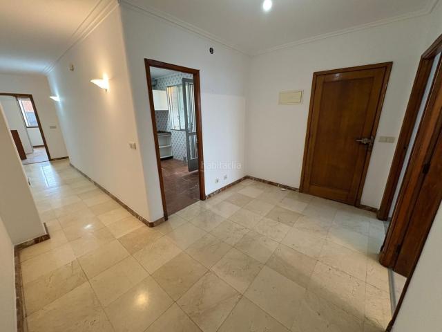Piso en venta en Cangas, Coiro. Se vende piso amplio con 3 habitaciones, un baño y un aseo, en Cangas do Morrazo. Pisos.