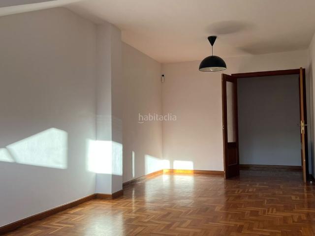 Piso en venta en Cangas de Onís. AMPLIO PISO CON PLAZA DE GARAJE EN EL CENTRO DE CANGAS DE ONIS. Pisos Cangas de.