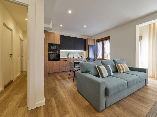 Piso en venta en Cangas de Onís. ¡IDEAL para vivir o como inversión, ya que cuenta con licencia VUT!. Pisos Cangas de.