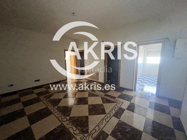 Piso en venta en Casar de Escalona El. Piso con patio y piscina para reformar en El Casar de Escalona. Pisos Casar de Escalona.