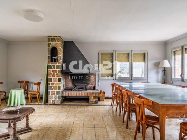 Piso en venta en Casserres. Piso grande en venta en Guixaro. Pisos.