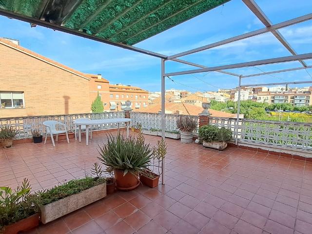 Piso en venta en Castellbisbal. Pis únic de gran superfície amb terrassa al centre de Castellbisbal. Pisos.