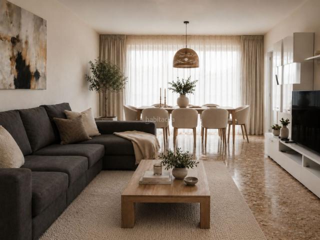 Piso en venta en Castelldefels, Castell Poble Vell. Piso familiar de 121 m² útiles, totalmente exterior, con balcón, plaza de coche y moto en Poble Vell. Pisos.