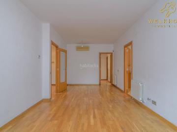 Piso en venta en Castelldefels, Els Canyars. Tu hogar familiar en Els Canyars con piscina y parking. Pisos.