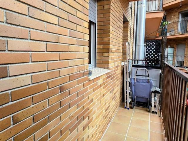 Piso en venta en Castelldefels, Centre. Exclusivo piso moderno en el centro con parking y trastero. Pisos.