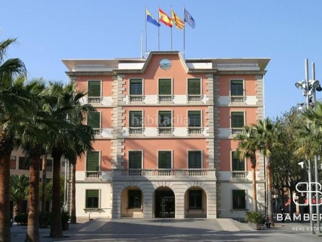 Piso en venta en Castelldefels, Centre. PISO DE 3 HABITACIONES CON 2 BALCONES EN CASTELLDEFELS FINCA SEMINUEVA CON ASCENSOR. Pisos.