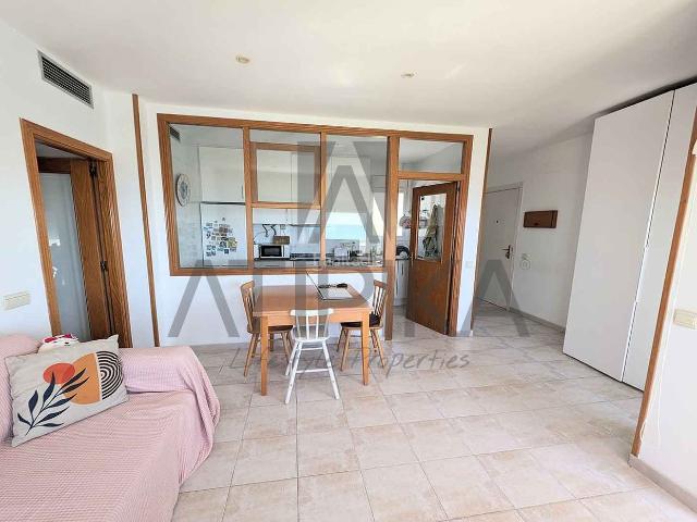Piso en venta en Castelldefels, Baixador. Piso en venta con piscina comunitaria y parking en Les Botigues de Sitges, Castelldefels. Pisos.