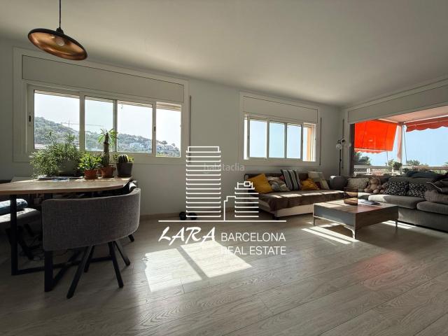 Piso en venta en Castelldefels, Bellamar. PISO CON VISTAS AL MAR CERCA PLAYA CON TERRAZA Y PISCINA. Pisos.