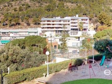 Piso en venta en Castelldefels, Bellamar. Piso de 2 habitaciones con piscina comunitaria. Pisos.