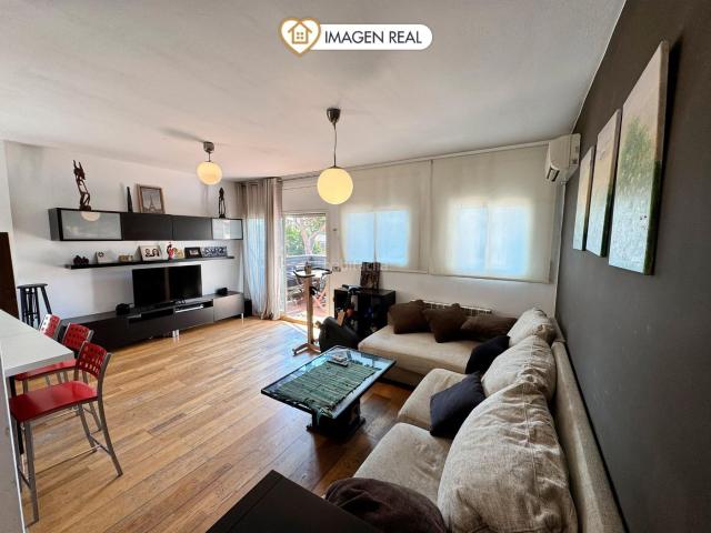 Piso en venta en Castelldefels, Granvía Mar. Luz, espacio y playa: piso con terrazas y garaje en Castelldefels Playa. Pisos.