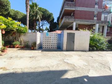 Piso en venta en Castelldefels, Granvía Mar. Luminoso piso con piscina en Can BouGran Via Mar, a pocos minutos de la playa de Castelldefels. Pisos.