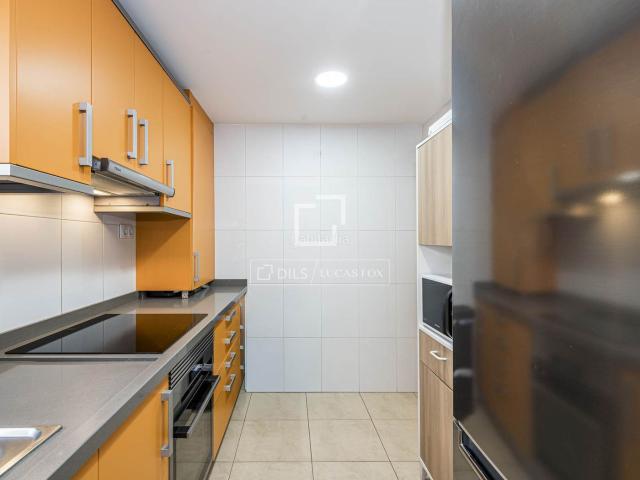 Piso en venta en Castelldefels, Lluminetes. Exclusiva planta baja con terraza y parking en Lluminetes. Pisos.