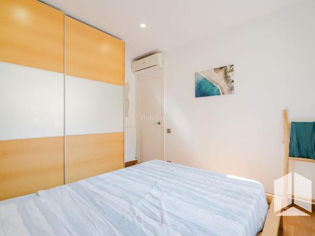 Piso en venta en Castelldefels, Lluminetes. FINCA CON PISCINA A UN PASO DE LA PLAYA. Pisos.
