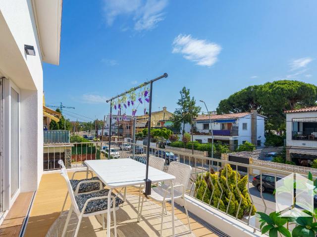 Piso en venta en Castelldefels, Lluminetes. Pisos.