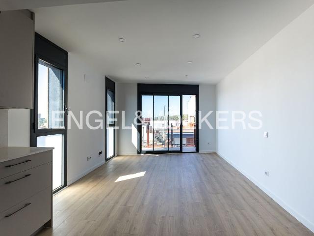 Piso en venta en Castelldefels, Vista Alegre. Precioso bajo con dos mágnificas terrazas y vistas al mar. Pisos.