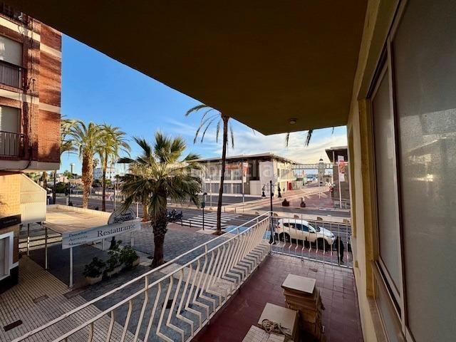 Piso en venta en Castellón de la Plana, El Grao. Piso con ascensor, terraza y tres dormitorios en Paseo Buenavista del Grao. Pisos Castellón de la.