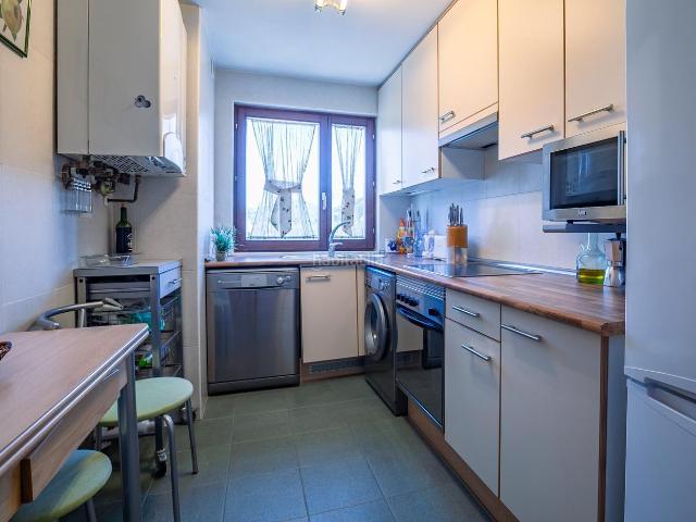 Piso en venta en Castiello de Jaca. Precioso dúplex con chimenea, terraza, garaje y zonas deportivas en Urbanización Luga. Pisos Castiello de.