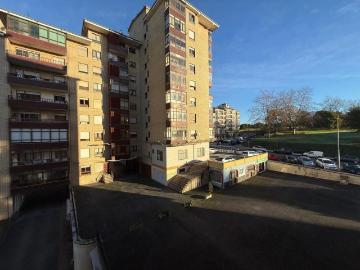 Piso en venta en Castrillón, Piedras Blancas. Piso exterior de 3 habitaciones con terraza a un paso de Salinas. Pisos.