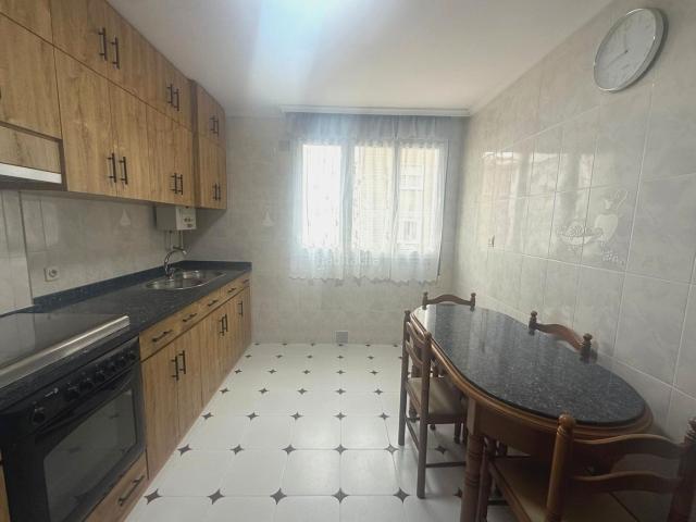 Piso en venta en Castrillón, Raíces. Piso exterior, con ascensor, 3 habitaciones, a un paso de la playa de Salinas. Pisos.