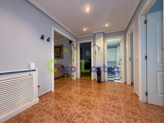 Piso en venta en Carbajosa de la Sagrada. Piso en perfecto estado de conservación en Carbajosa de la Sagrada. Amplia terraza de más de 50 m2 y dos plazas de garaje cerradas. Pisos Carbajosa de la.