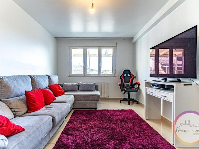 Piso en venta en Carballo. AMPLIO PISO de 144 m2 con ASCENSOR y TERRAZA cubierta en CARBALLO por 139.990!. Pisos.