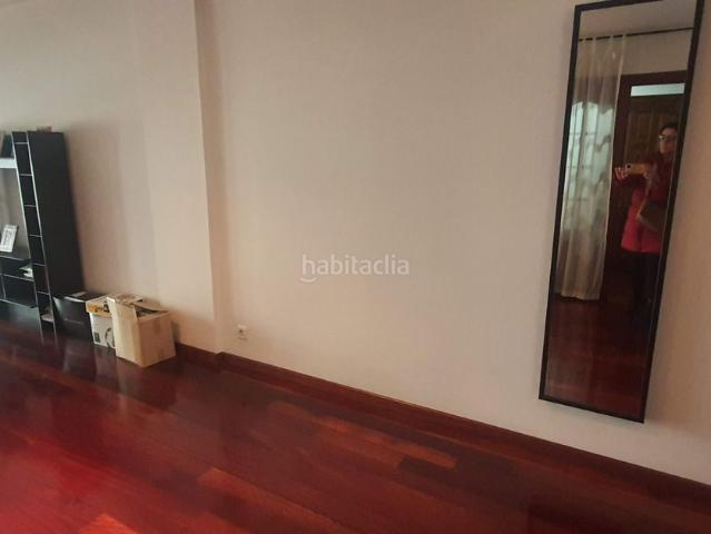 Piso en venta en Carballo. Piso grande, situado en pleno centro de Carballo. Pisos.