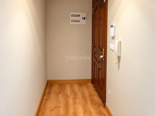 Piso en venta en Carballo. Piso reformado con amplia terraza, garaje y trastero en Carballo. Pisos.