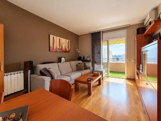 Piso en venta en carretera De L'hospitalet, Cornellà de Llobregat, de 62 m² 3 habitaciones por 315.000