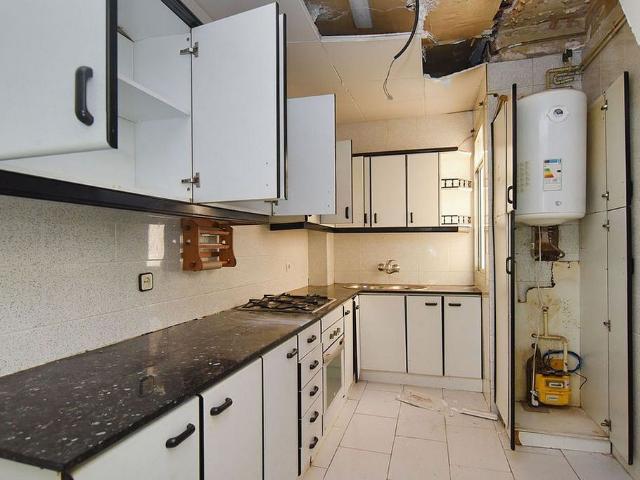 Piso en venta en carretera De L'hospitalet, Cornellà de Llobregat, de 98 m² 3 habitaciones por 199.000
