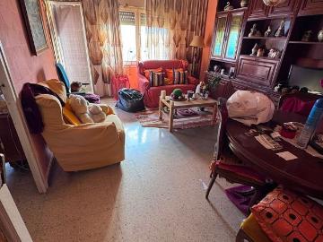 Piso en venta en carretera De Mena, Badalona, de 82 m² 3 habitaciones por 204.000