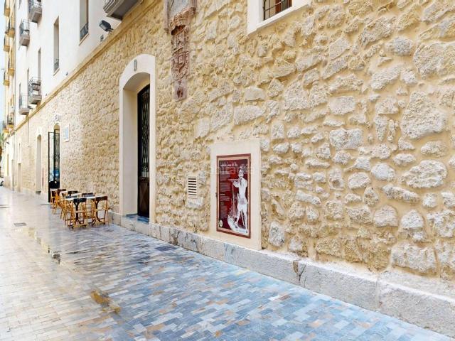 Piso en venta en Cartagena, Casco Antiguo. Piso en venta en calle Intendencia, Cartagena 2 dormitorios, 2 baños y listo para entrar a vivir. Pisos.