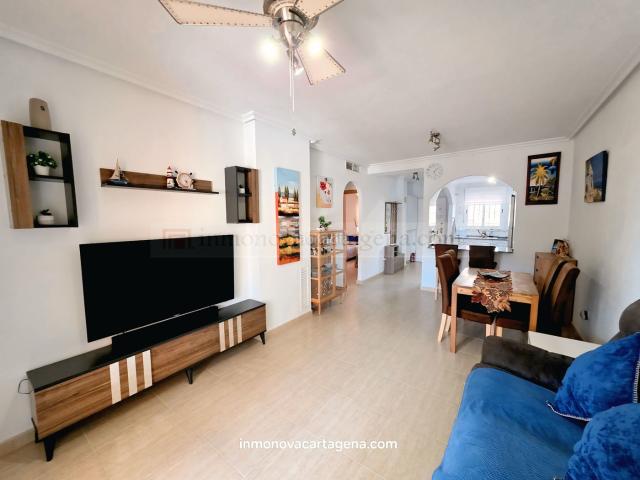 Piso en venta en Cartagena, Islas Menores Mar de Cristal. ? Venta de Espectacular Piso Bajo en Playa Islas Menores con Amplio Porche y Piscina Comunitaria. Pisos.