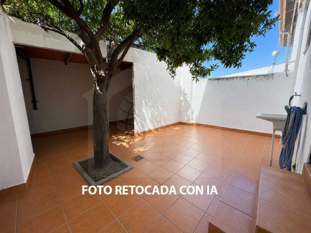 Piso en venta en Cártama, Cártama pueblo. Bajo con 3 dormitorios, patio y cochera en Cártama CM260A. Pisos.
