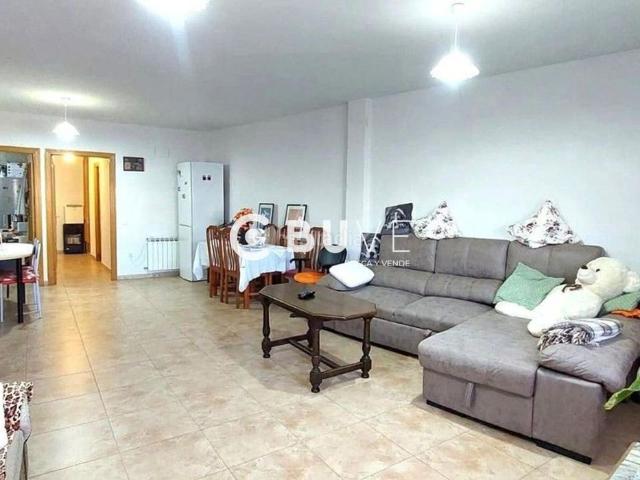Piso en venta en Cebolla. Amplio piso en Cebolla, luminoso y con terraza en pleno centro. Pisos.