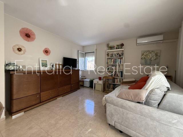 Piso en venta en Celrà. Piso en venta en Celrà por 225.000 con plaza de aparcamiento cerrada incluida. Pisos.