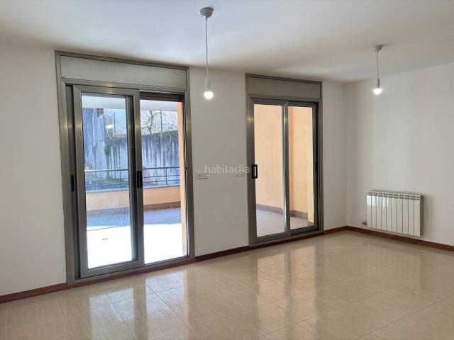 Piso en venta en Centelles. Estudiolocal con formato de piso Ideal para autónomos y pequeñas empresas!. Pisos.