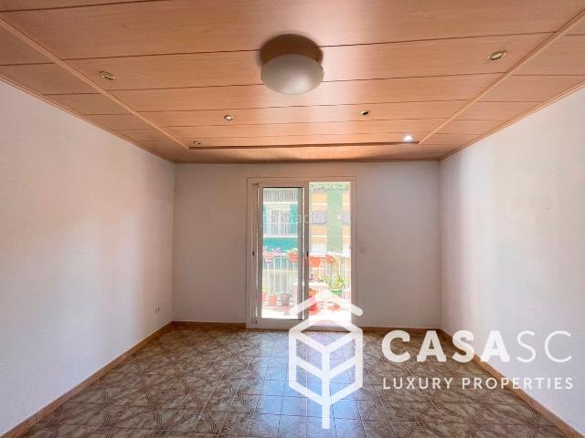 Piso en venta en Cerdanyola del Vallès, Catalunya Fontetes. OPORTUNIDAD Piso exterior con terraza cerca Plaza Carlos Buigas. Pisos Cerdanyola del.