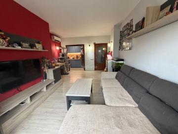 Piso en venta en Cerdanyola del Vallès, Catalunya Fontetes. Piso con gran balcón y parking en Cerdanyola del Vallès. Pisos Cerdanyola del.